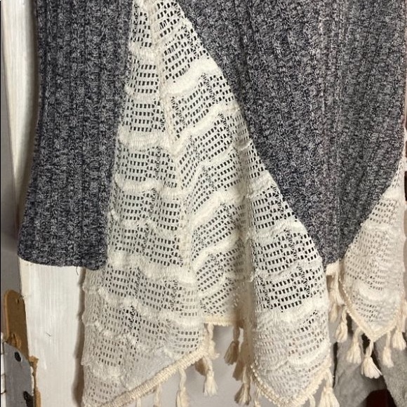 Women’s Sweater - Picture 4 of 4